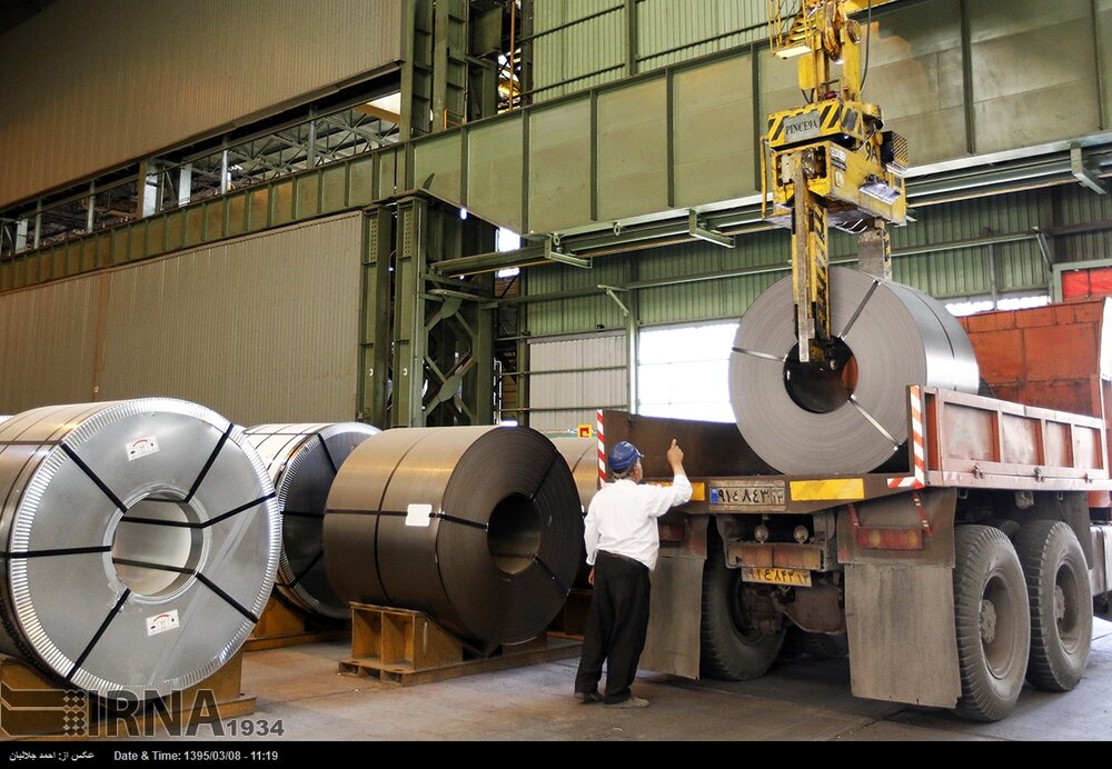 A picture of loading aluminum